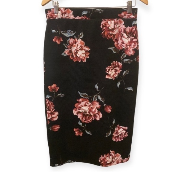 Iris Skirt Black Stretchy Pink Floral Roses Size Large - Picture 1 of 7